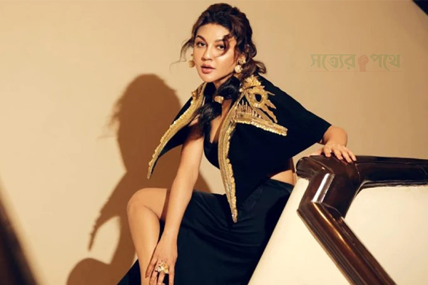 পূজা উপলক্ষে দেশে ফিরলেন জয়া।